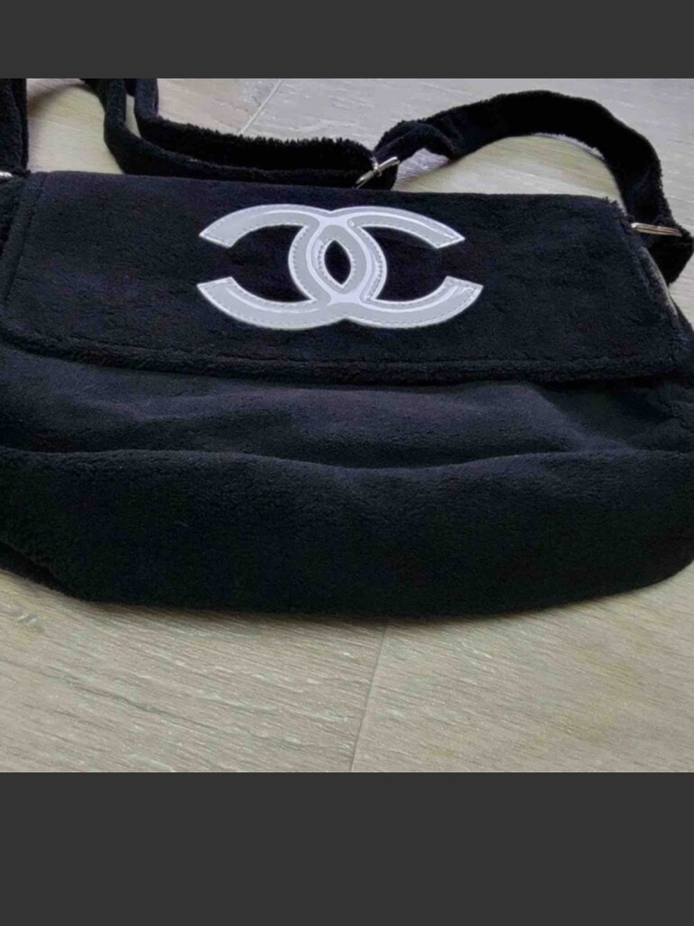 CHANEL Black Shoulder Bag with White CC Emblem VIP GWP - Picture 2 of 14